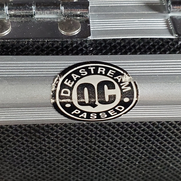 Vaultz CD Case - Picture 5 of 6